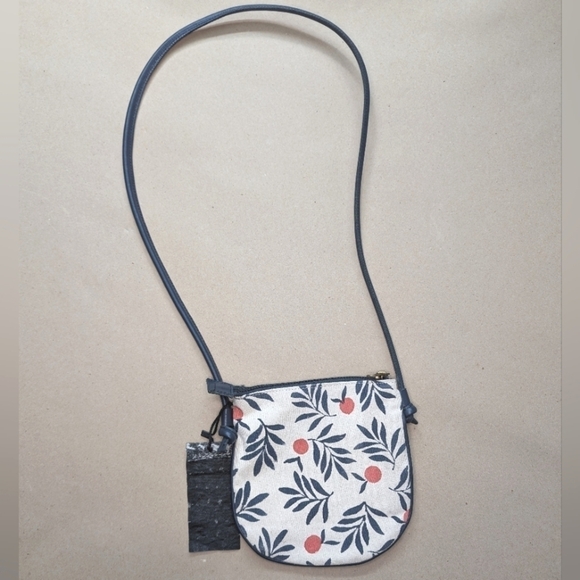 JOYN Crossbody Bag Handmade Abstract Leaf Print - Picture 3 of 9